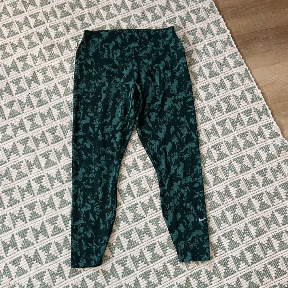 Nike Women's One High Waisted 7/8 Print Leggings in Vintage Green - Size L